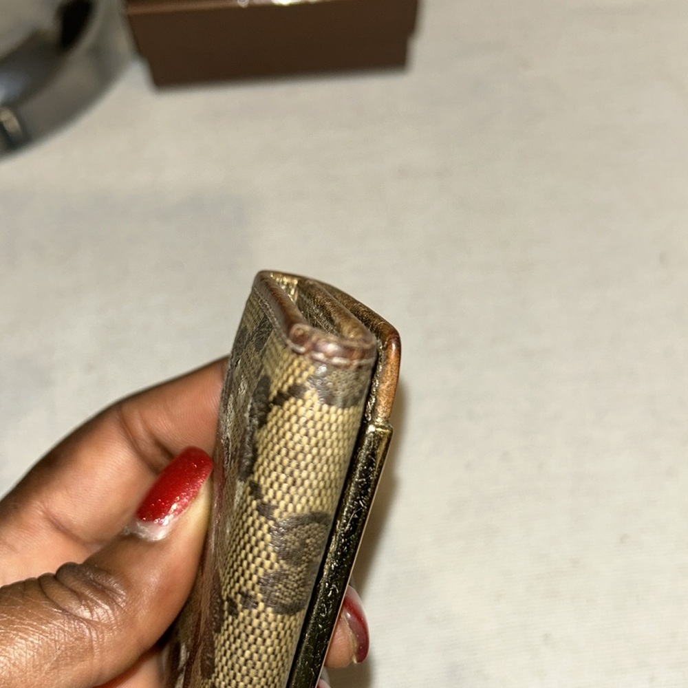 Gucci GG Monogram 6 Ring Key Case, missing 2 hooks with box - Picture 12 of 13